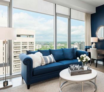 Floor-to-ceiling convector-free glass windows
